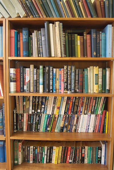 How to organize library books