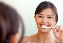 Come fare la pulizia dei denti a casa