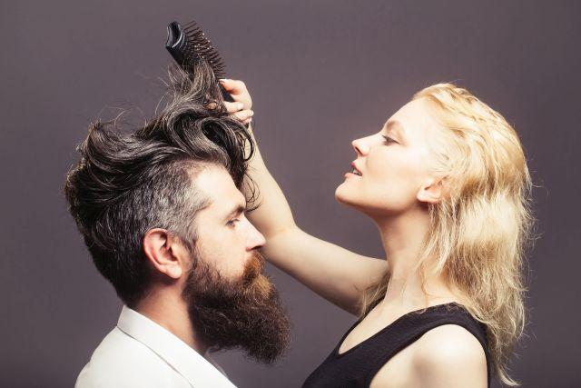 Come rendere i capelli mossi uomo